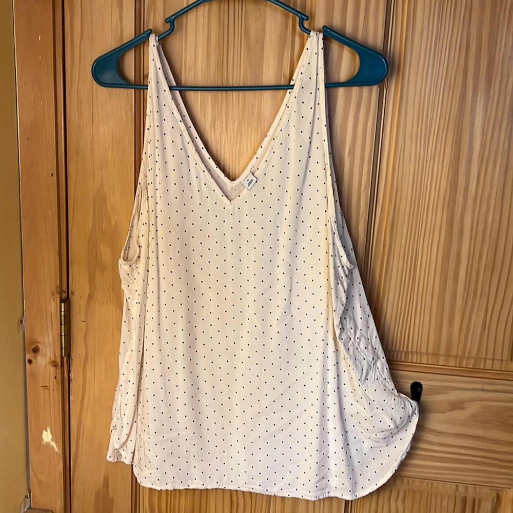 cream polka dot vneck blouse!